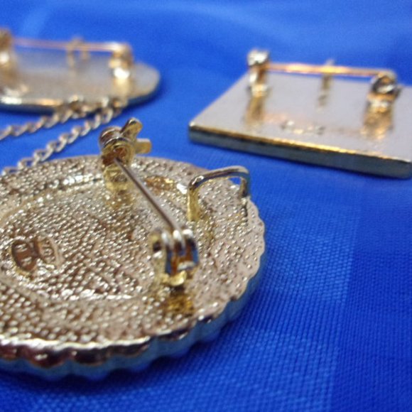 Avon Mark Pin Set 2003 - Picture 4 of 6